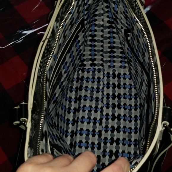 Vera Bradley Ella Tote - Picture 8 of 8